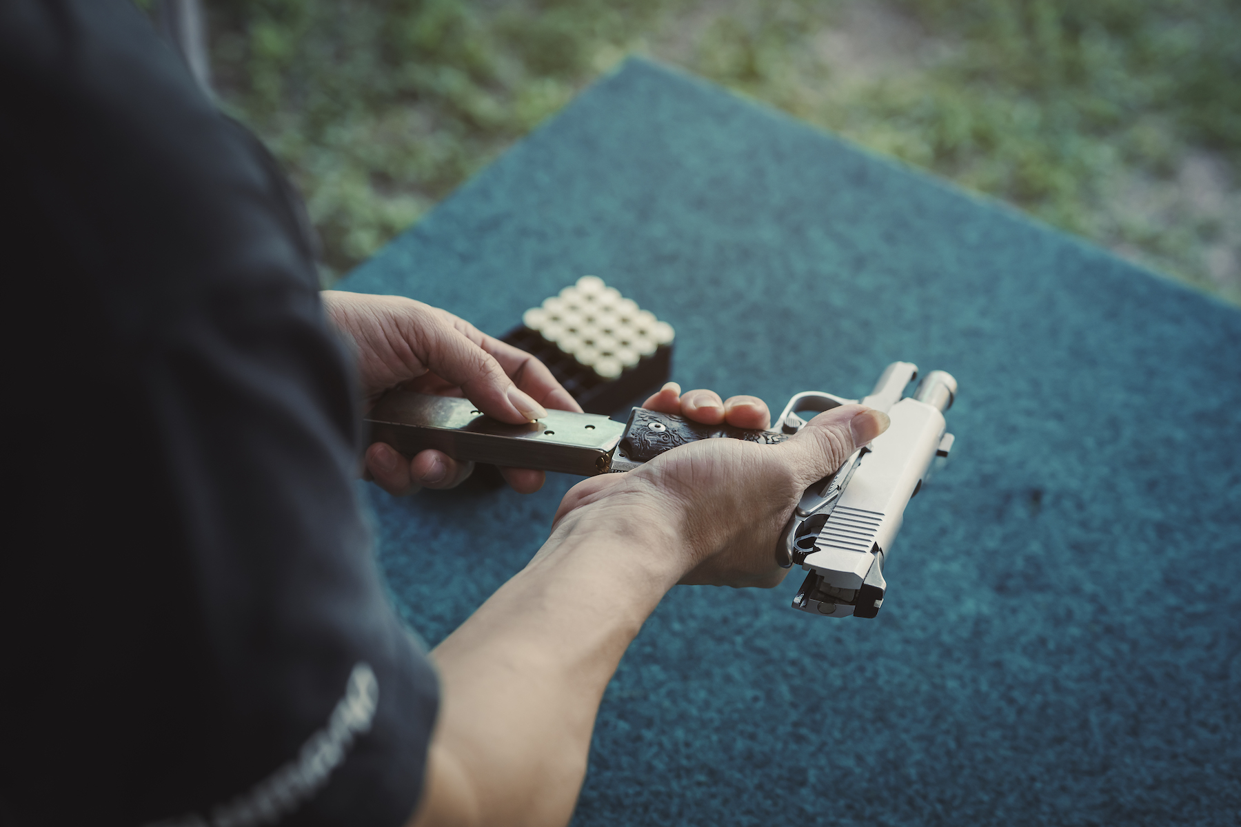 Стрельба из чешского пистолета CZ-75