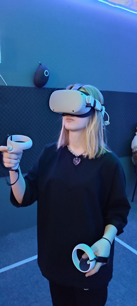 Игра в шлемах виртуальной реальности для двоих